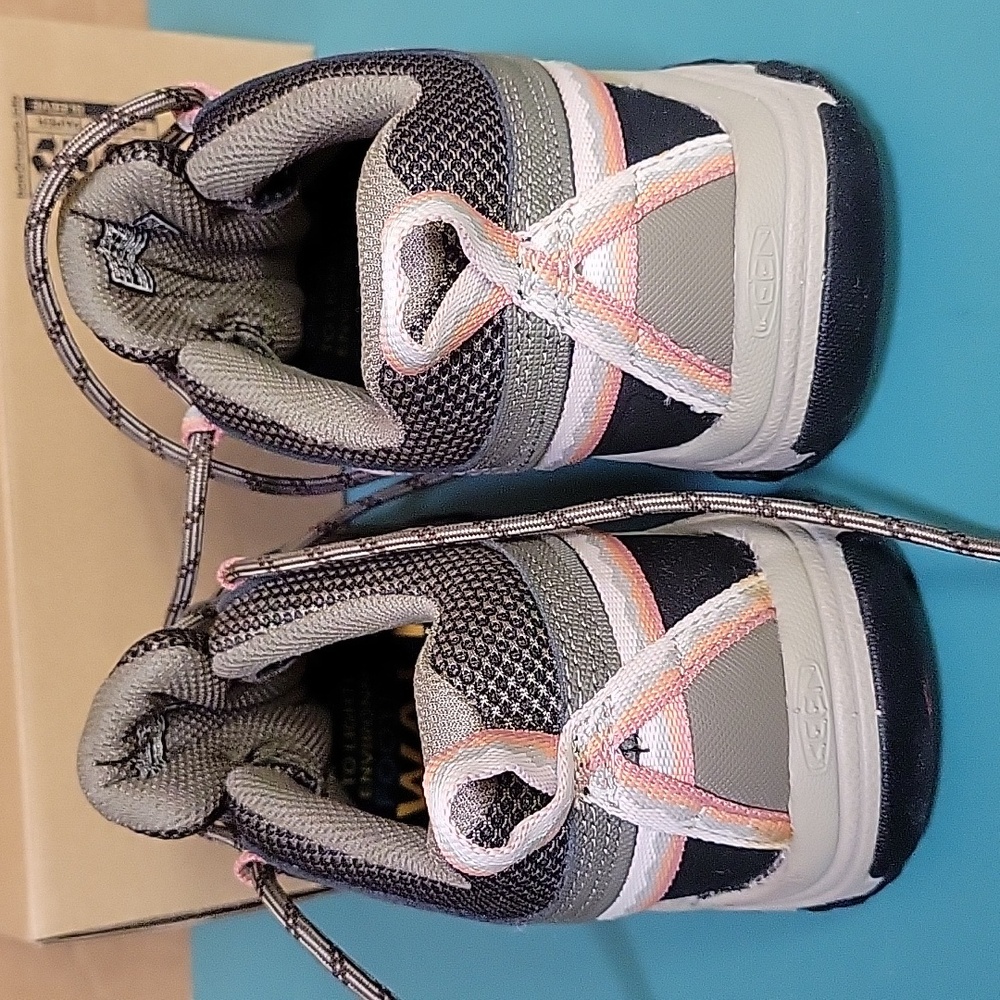 Keen woman shoe size 7.5 - Picture 3 of 6